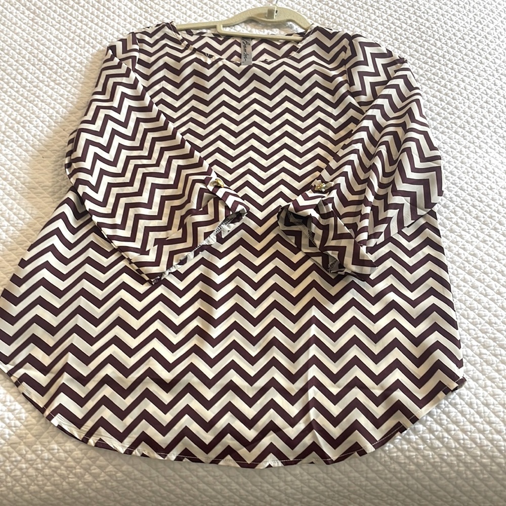 Bamboo maroon and white chevron print 3/4 sleeve blouse